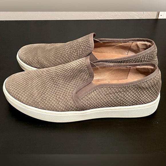 Sofft Somers Women's Slip On Leather Sneaker Snake Print - Picture 1 of 15